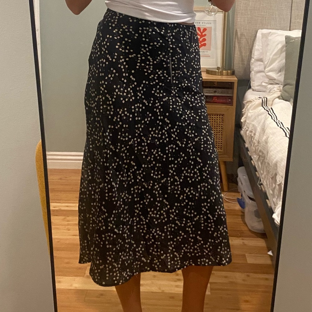 Daisy-print satin skirt